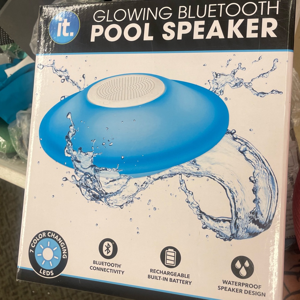 IT innovative technology Floating Waterproof Bluetooth
Speaker w/LED Lights Blue